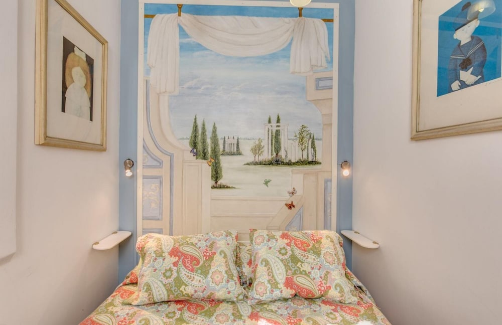 Colosseum 2BR Elegance and Charm