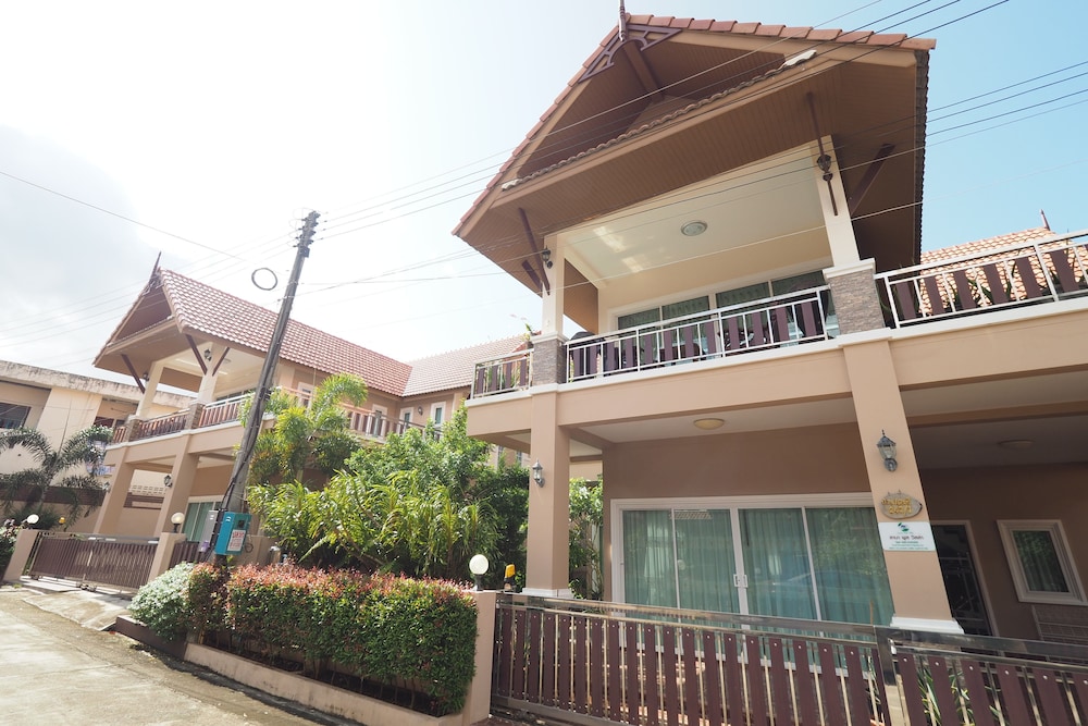 Lana Pool Villa