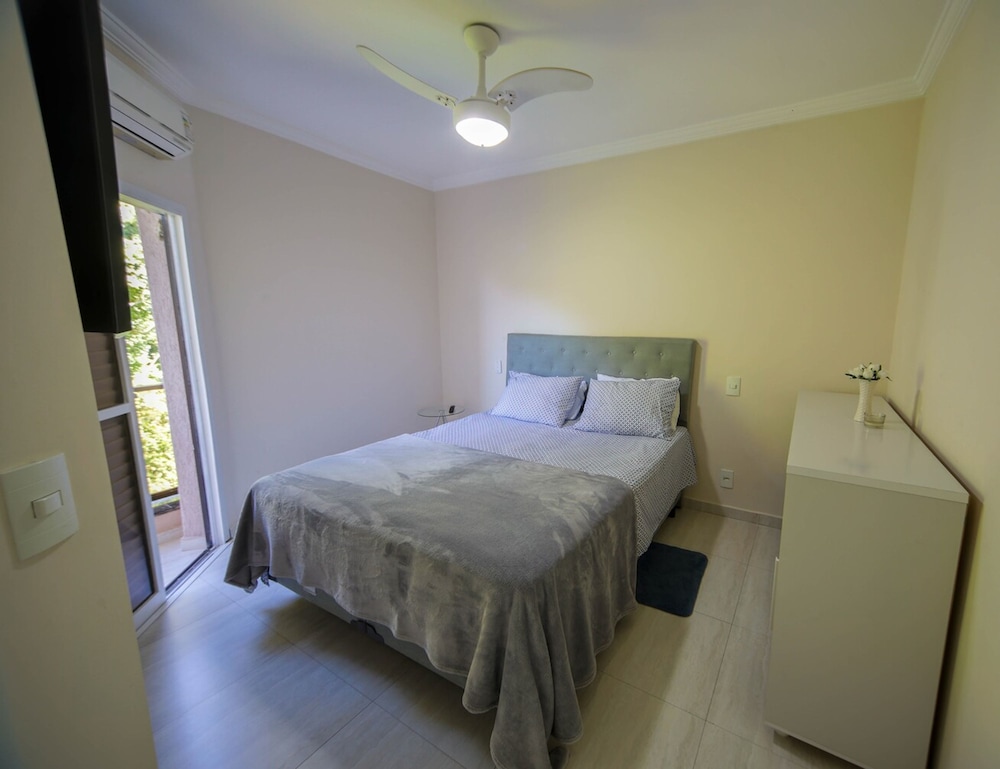 Apto Completo com Wi-fi Ar-cond a 200m da Praia