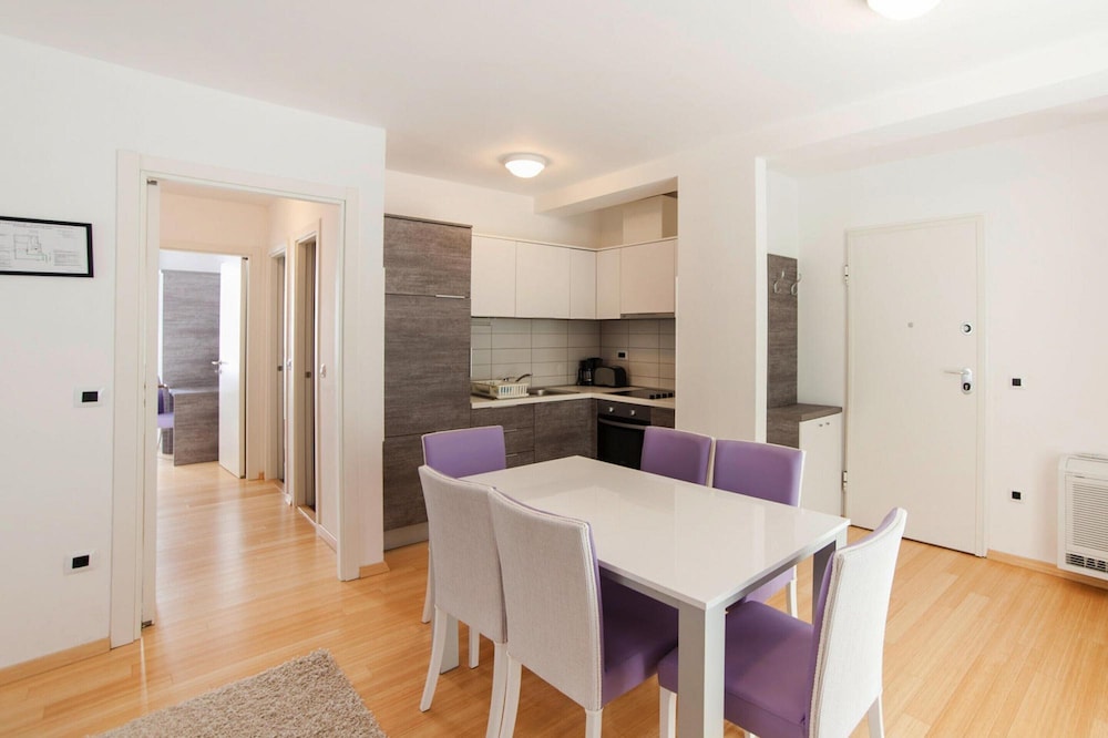 Apartments in Villas Punta Skala With Beachpool