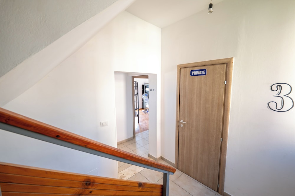 Lazy Roo Hostel Saranda