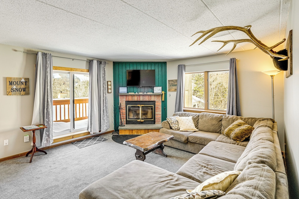 Snow Mountain Condo: Hot Tub + Shuttle to Resort