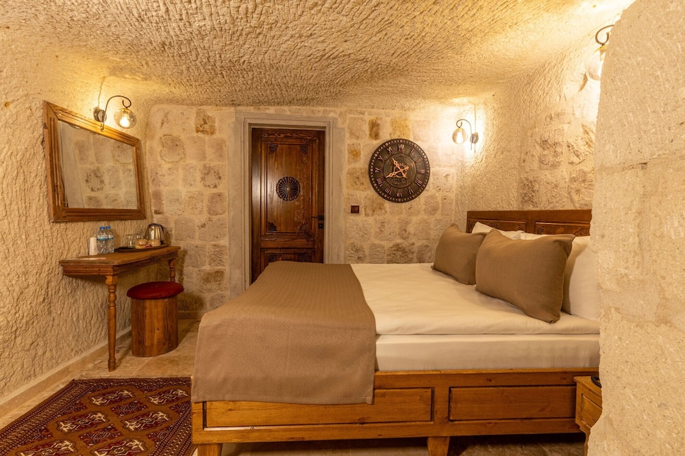 Arkelas Cave House