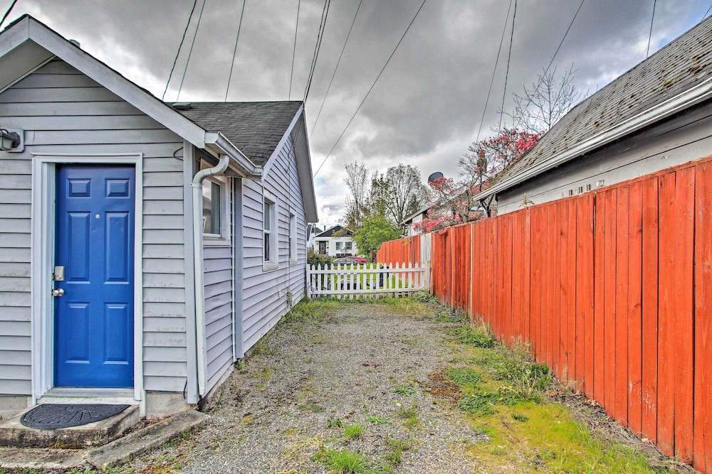 Lovely Tacoma Cottage w/ Fire Pit, Near Dtwn! - Property Image 4
