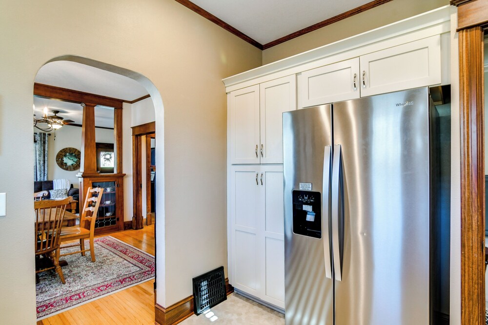 Charming Winterset Vacation Rental w/ Yard & Patio view 5