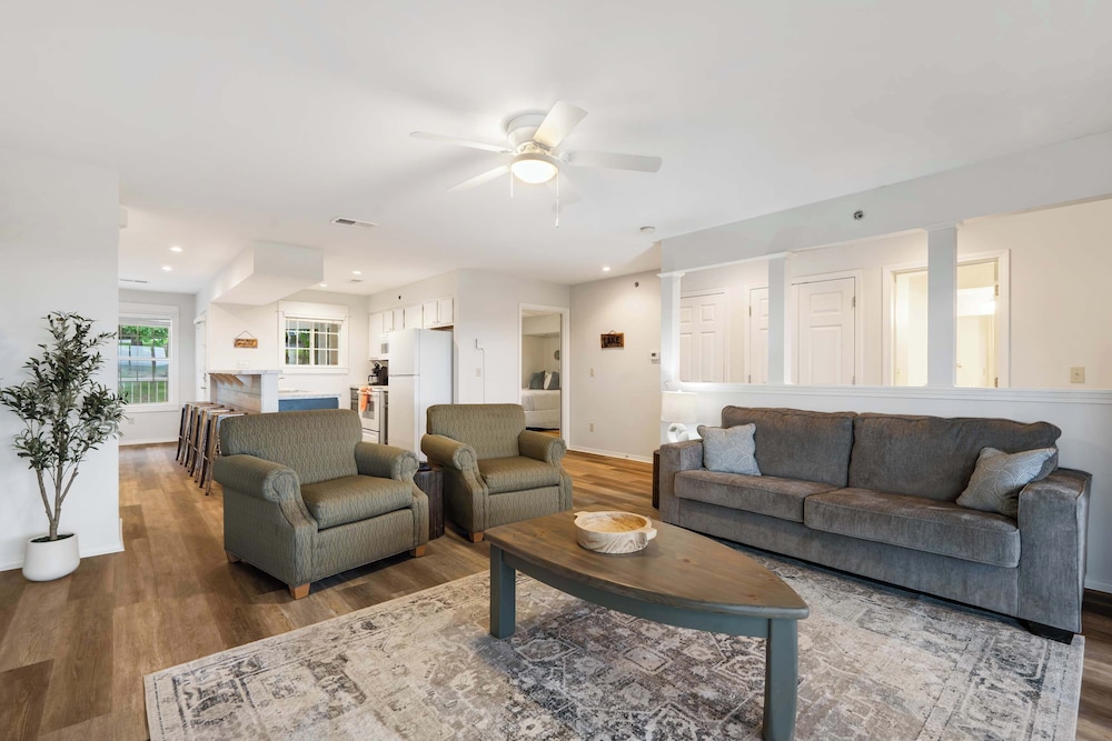 Ozark Mountain Oasis For 7!