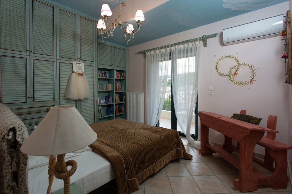 Luxury Villa Golden Crest with pool view 4