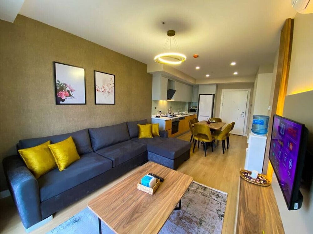 Exclusive 2 1 Apartment 2 Bathrooms - Core Living