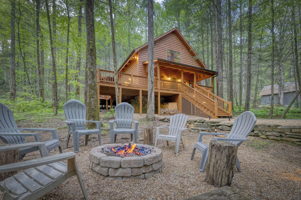 Cozy Cohutta Cabin: Creekside Cabin in Ellijay!