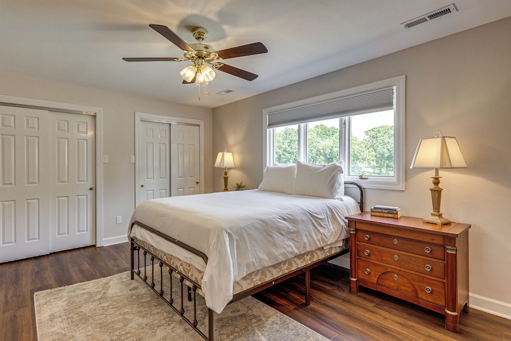 Pool, Lake & Patio: Sweeping De Soto Estate