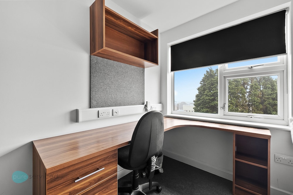5 Bed Apartment @ Derriford Stays by Pureserviced