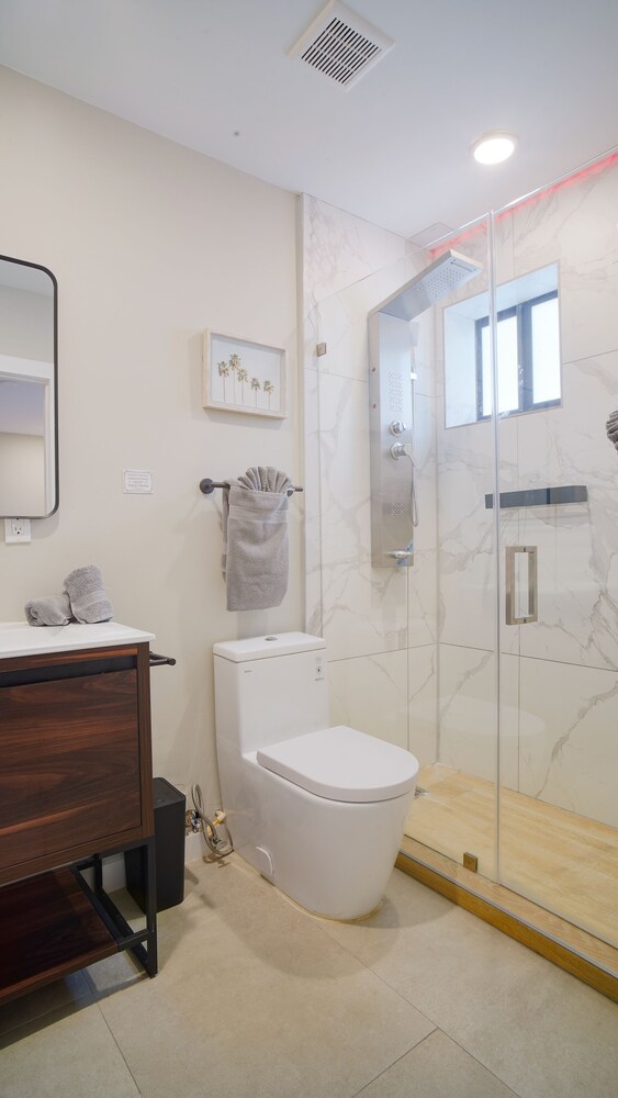 Luxury Comfort Apartment with Parking
