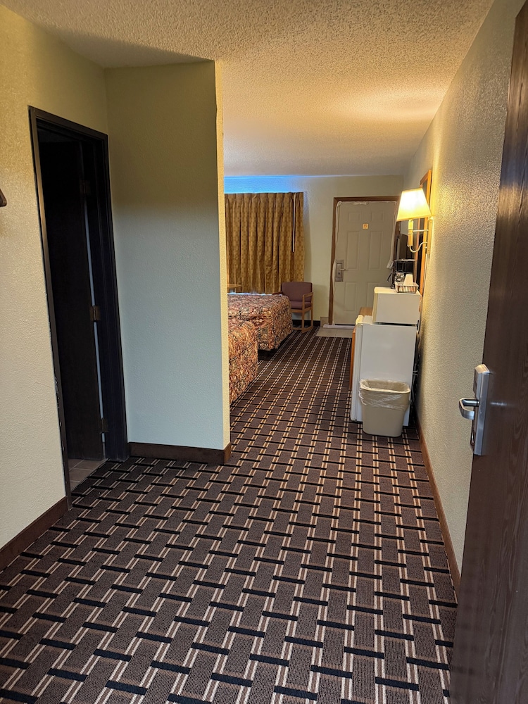 Peddlers Inn Motel