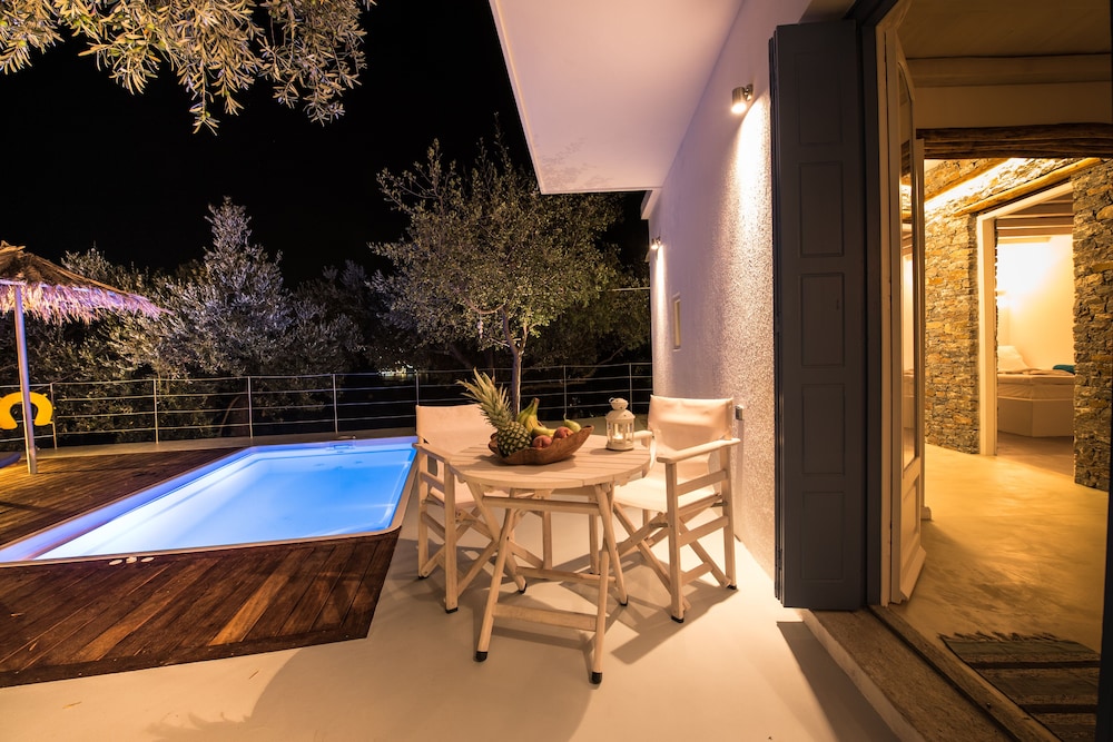 Evlalia Studios & Villas