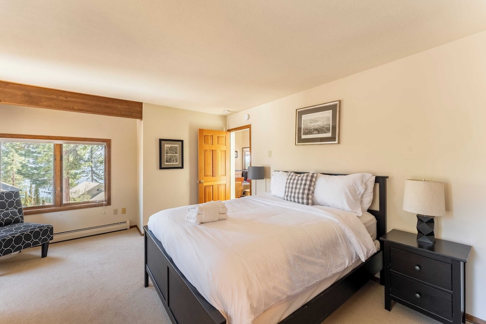 Crystal View by Avantstay Al Fresco Dining w/ View of Lake Tahoe + Crystal Bay