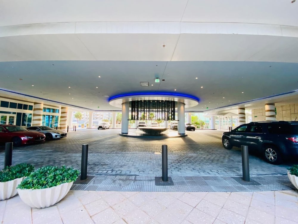 Carillon Miami Beach Private Suites