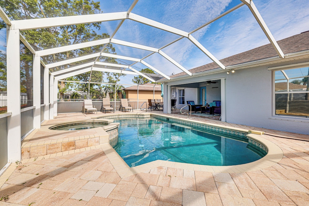 Private Pool & Spa: Airy Gem w/ Yard in Cape Coral