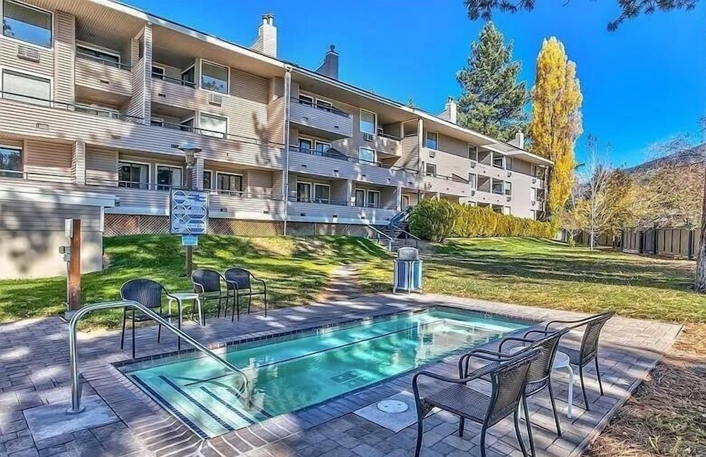 Lake Tahoe Vacations - Swimsuit Required 4 Bedroom Home by RedAwning - Property Image 51