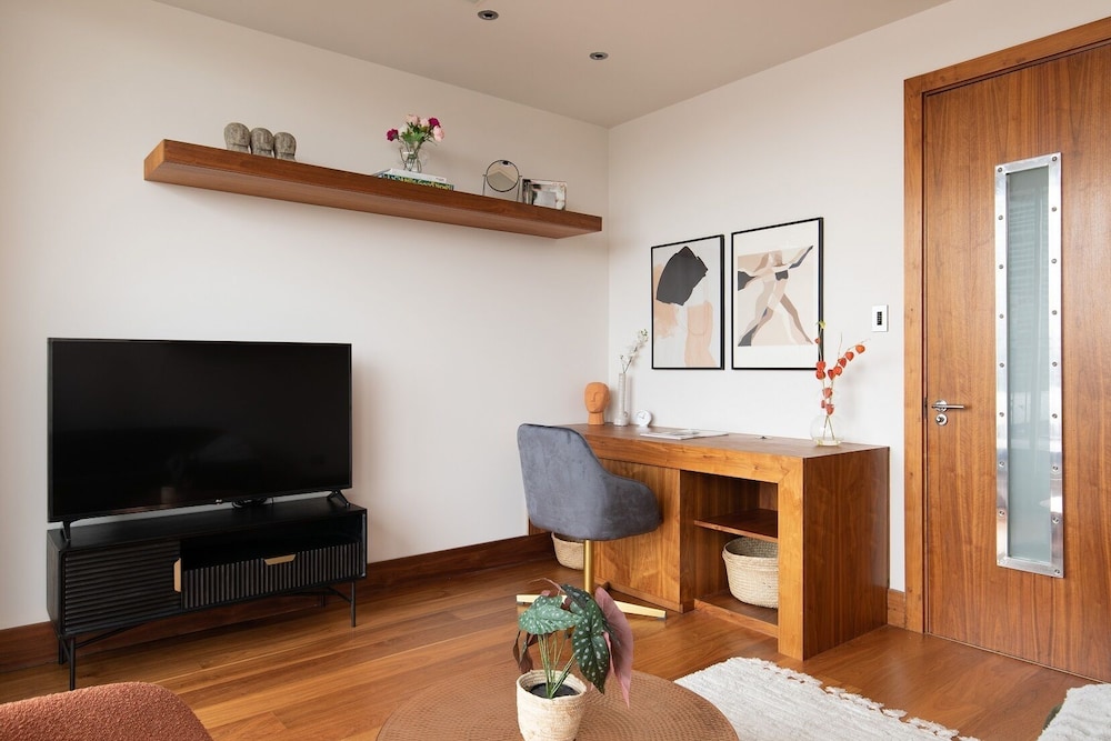 The Canary Wharf Secret - Glamorous 3BDR Flat w/ Terrace and Parking