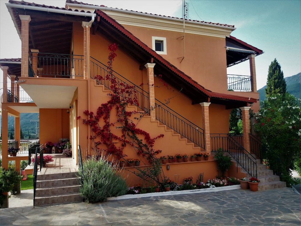 Ziogas Apartments