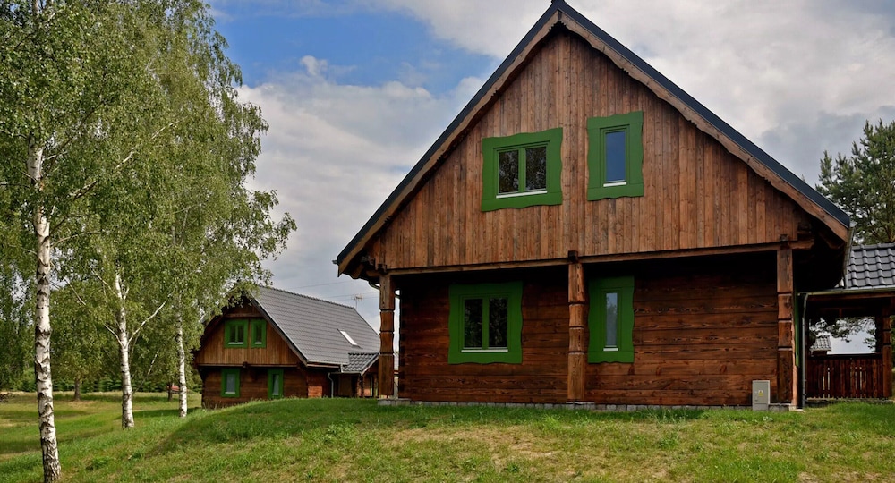 Comfortable Holiday Homes Right on the Lake