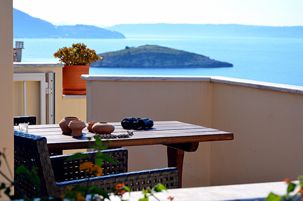 Manos Apartments