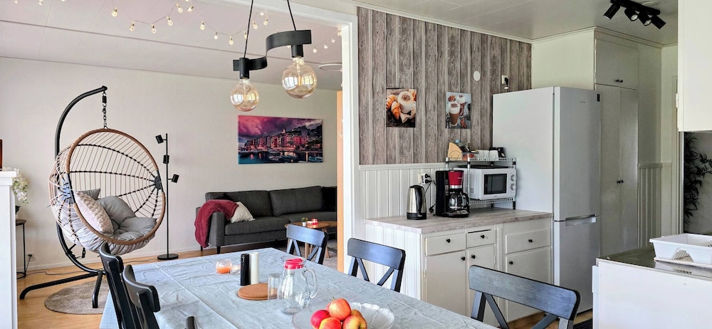3BR Home Near Lake Vänern Covered Deck & BBQ