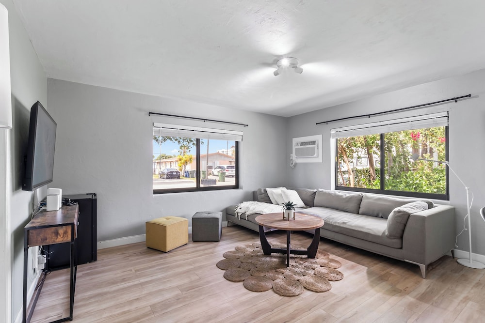 Spacious Apartment with Free Parking