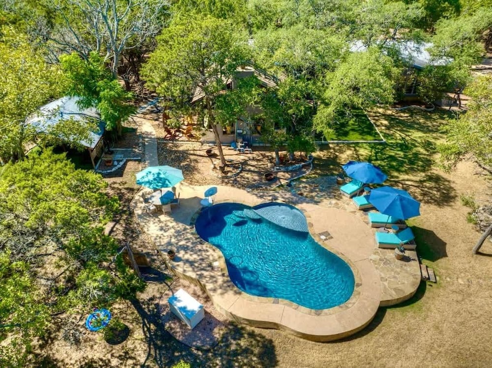 Terracotta Retreat/ Sleeps 30!