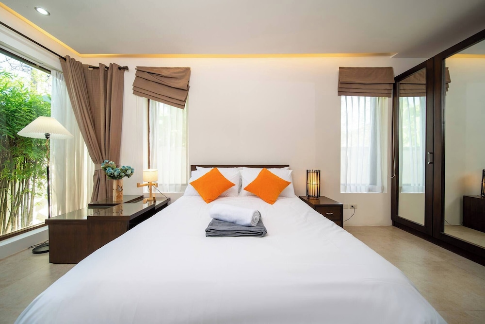 Spacious Private 4 BR Villa With a Working Office