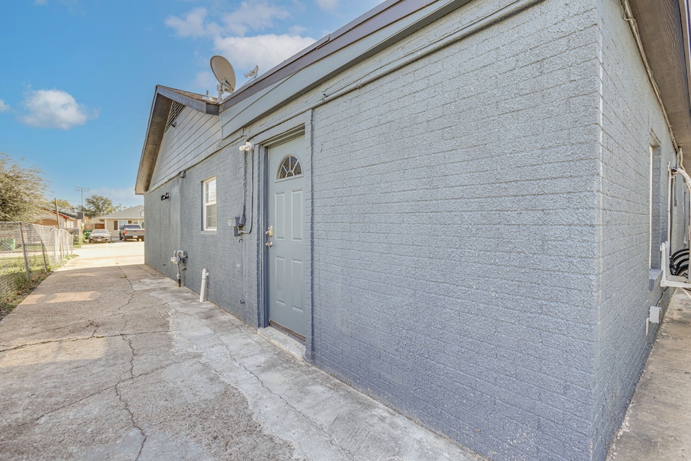 Prime I-10/610 Access! Houston Home Base