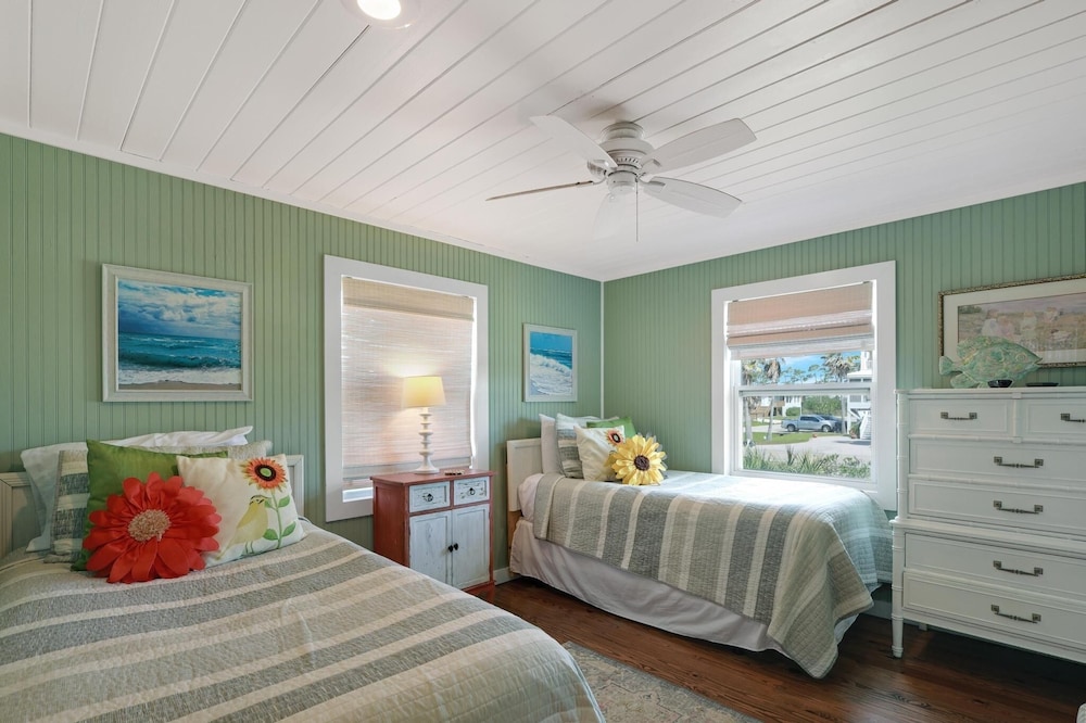 West Beach  3 Bedroom Cottage by RedAwning