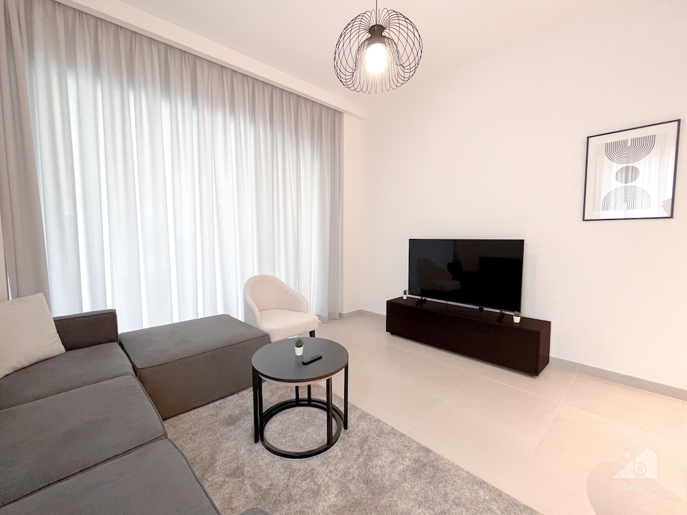 Creek Beach Dubai to Stunning 2B Apt with Balcony in Dubai Creek Harbour