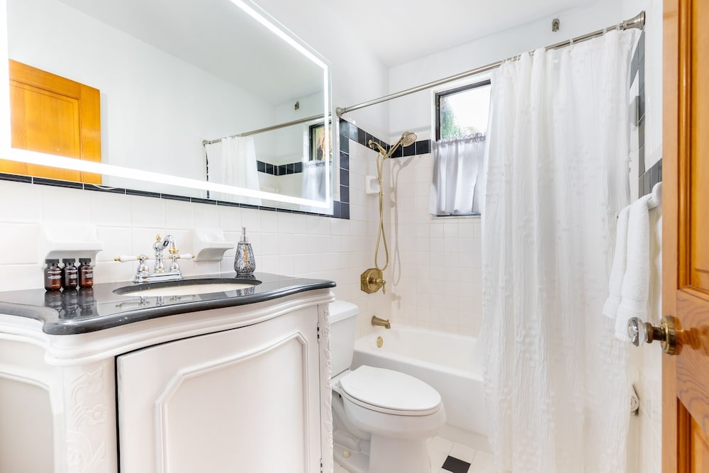 Las Olas Oasis by Avantstay Minutes to the Beach Hot Tub