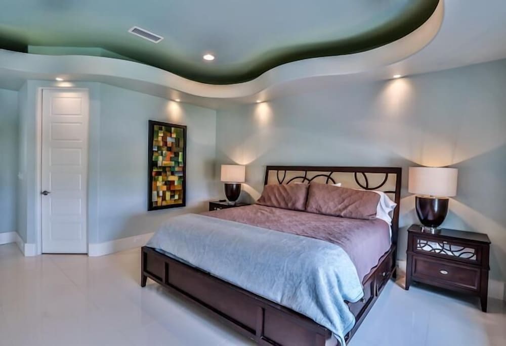 Bord du Mer 6 Bedroom Holiday Home by Five Star Properties