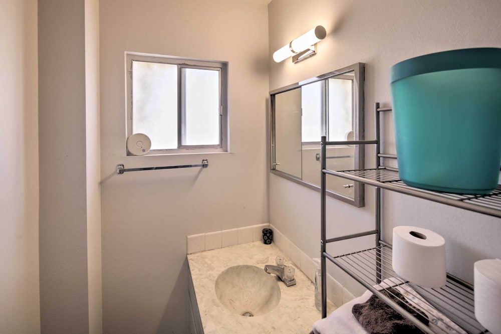 Apartment ~ 12 Mi From Hualapai Mountain Park