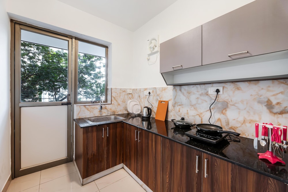 Diamond Suites Service Apartment
