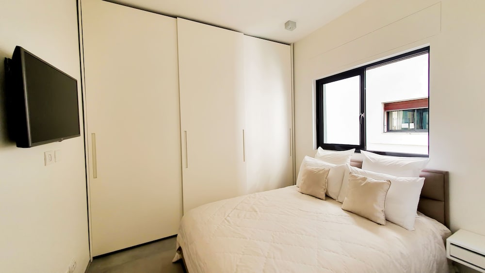 Exclusive 3BDR Near Rothschild TL40 view 4