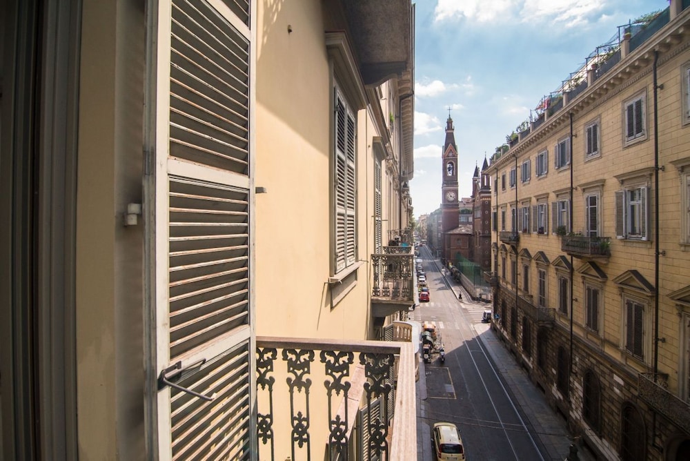 Porta Nuova Central Apartment view 5