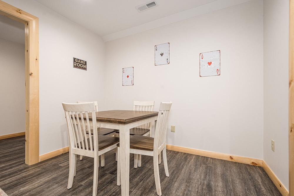 Mountain Crest Lodge - Property Image 13