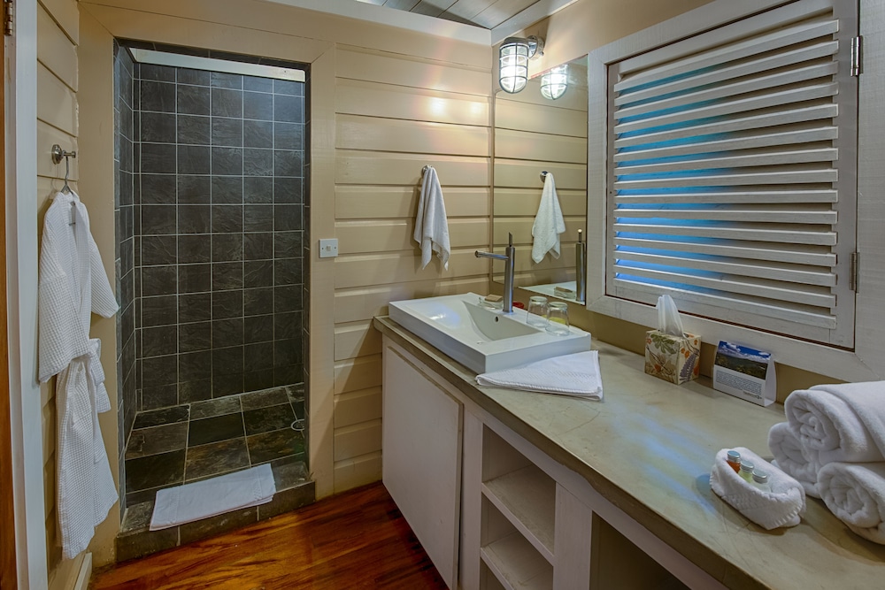 Pagua Bay House Oceanfront Cabanas