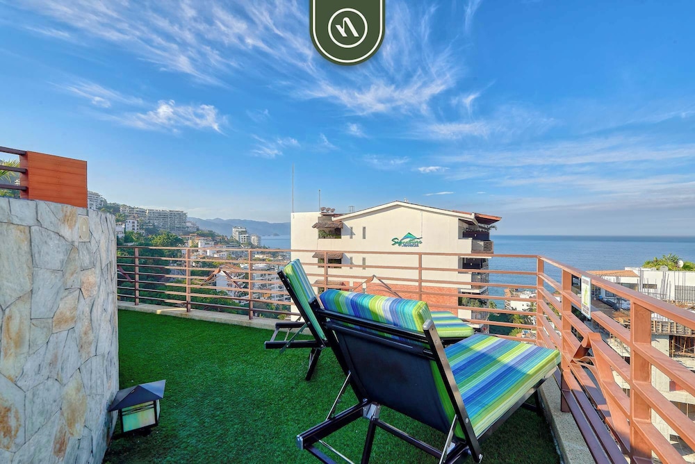 1 BR Condo - Amazing Sunsets From the Roof - Pool
