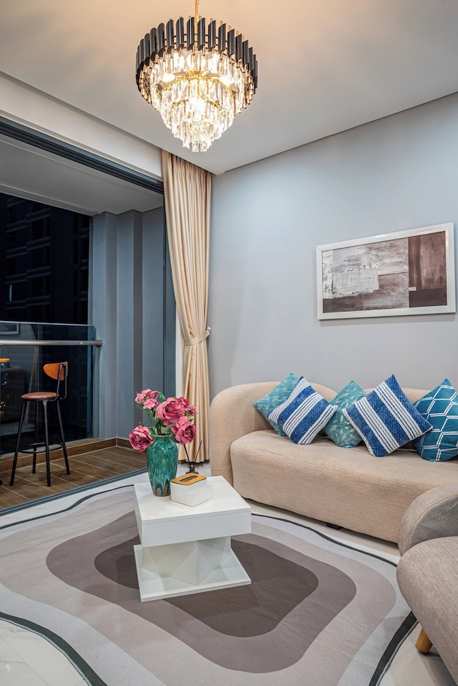 Luxury Sunwah Apartment near Landmark 81 - City View