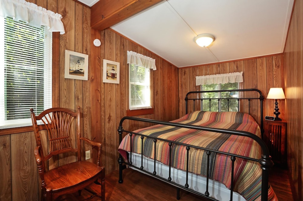 Goshorn Lake Cottages
