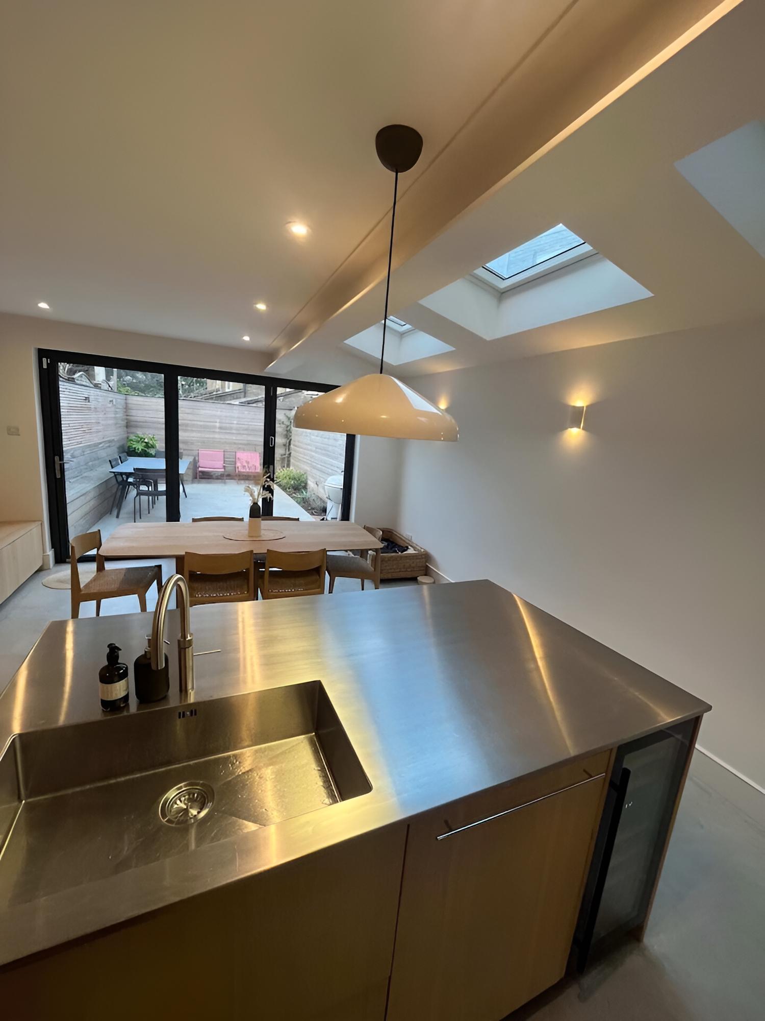 Beautiful Minimalistic 2BD House - Victoria Park