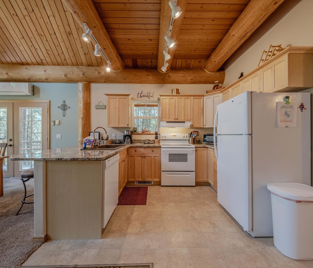 Whitetail Cabin For 9 Ppl!