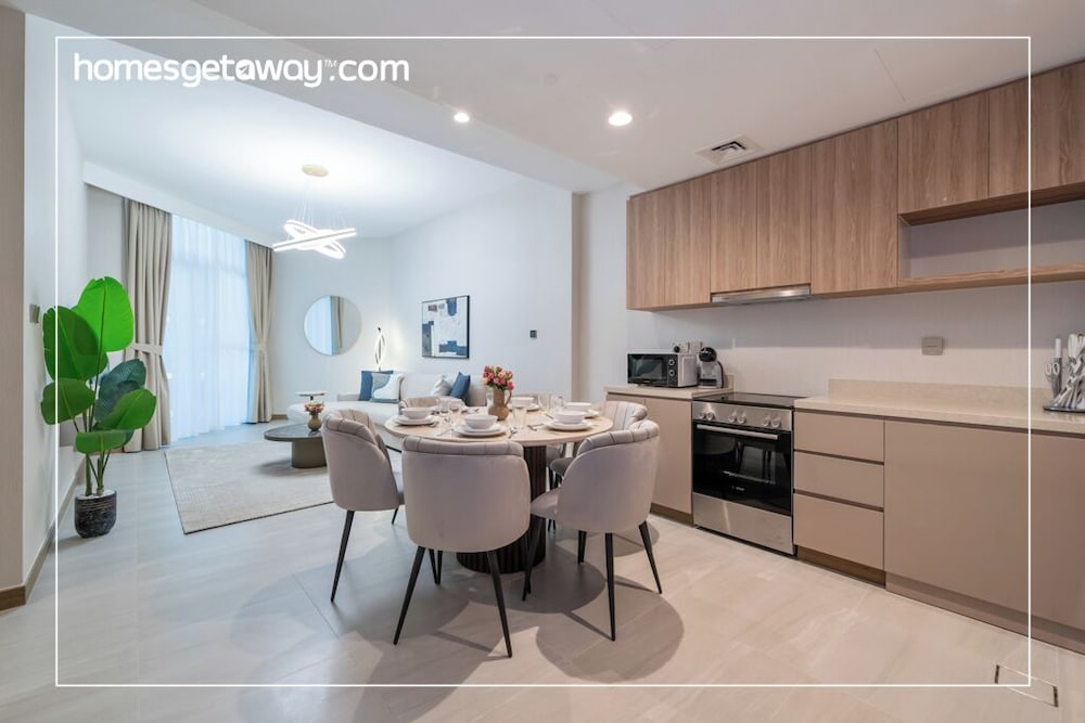 Modern 2BR – Canal-Side Elegance