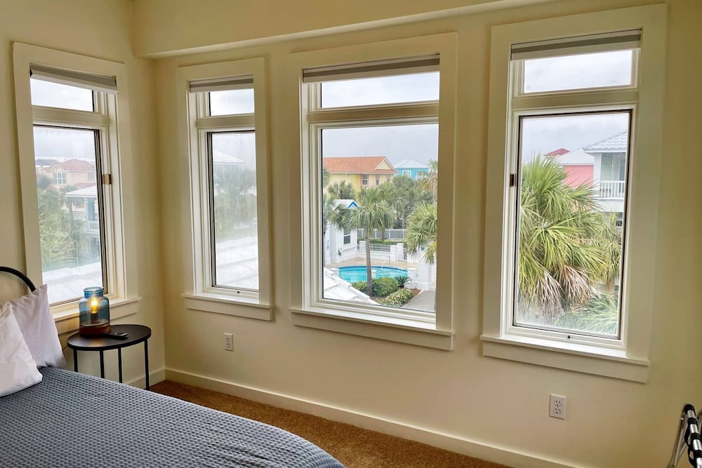 Days Like This -spacious Home Steps From the Beach