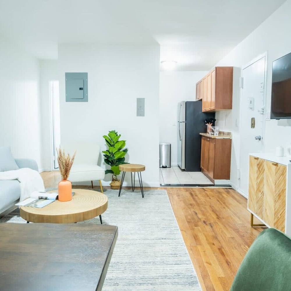 49-4a Prime Midtown Newly 2BR WD