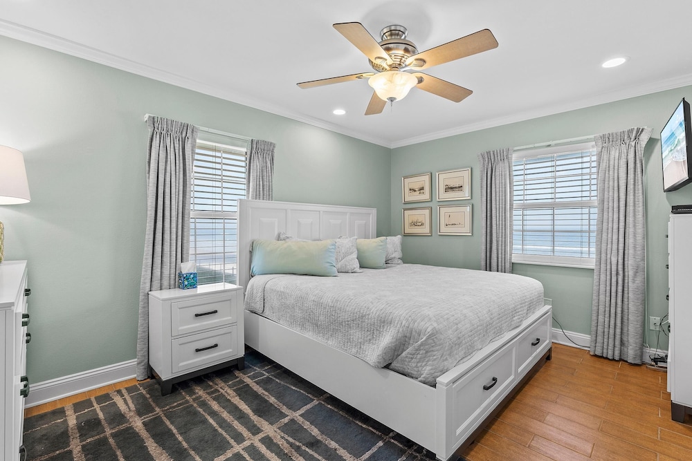 Colony Beach Club 223